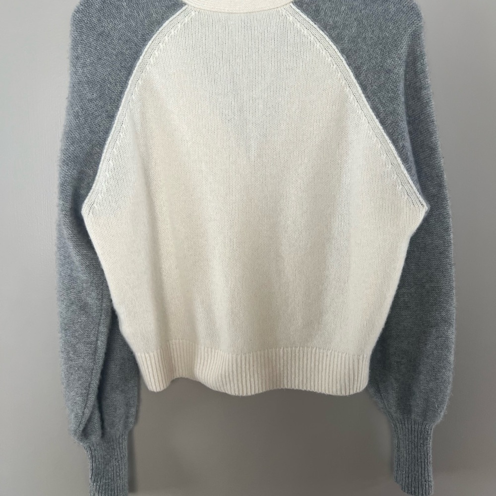 James Pierce, Los Angeles size small (1) cardigan, cream, and gray
Warm & Cozy π - Picture 3 of 5